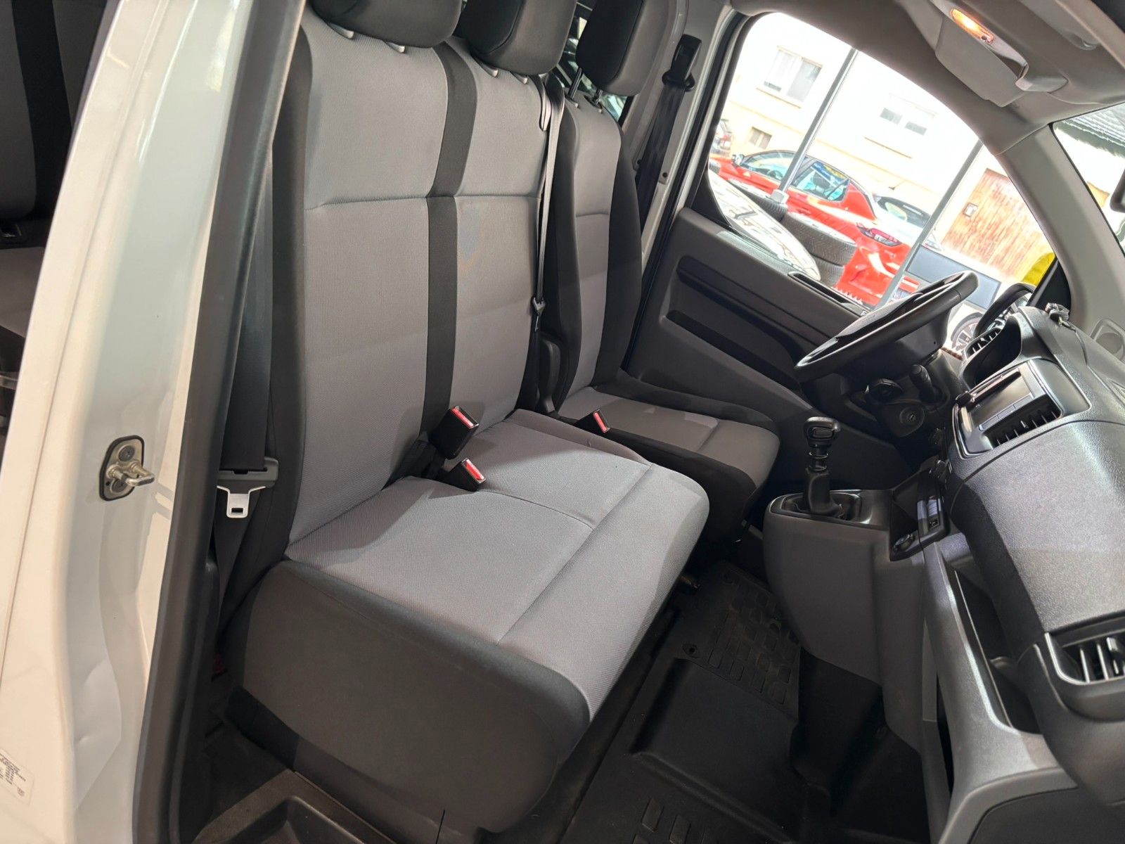 Fahrzeugabbildung Opel Vivaro Kombi M 1.5D 6-SITZER/AHK/PDC/SOLARPROTEC