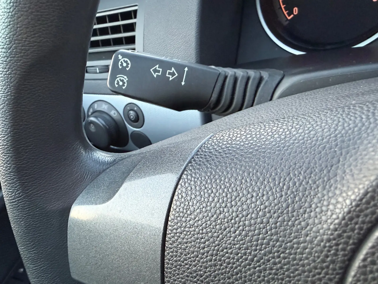 Opel Astra 2004 — photo 28