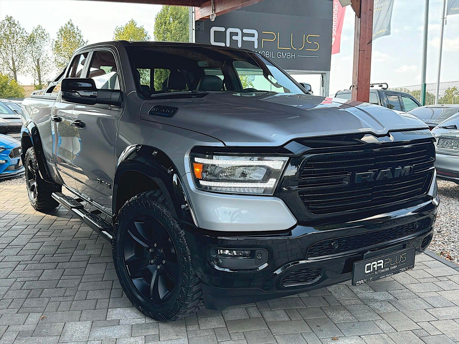 Fahrzeugabbildung Dodge RAM 5.7 V8 HEMI NightEditon 4x4 eTorque LONGBED