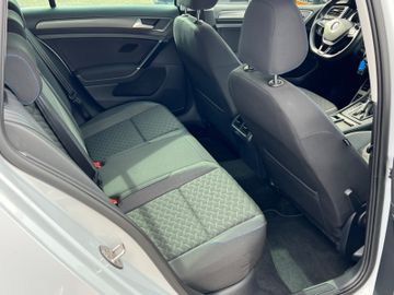 Volkswagen Golf - 11