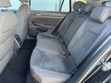 Volkswagen Golf - 11