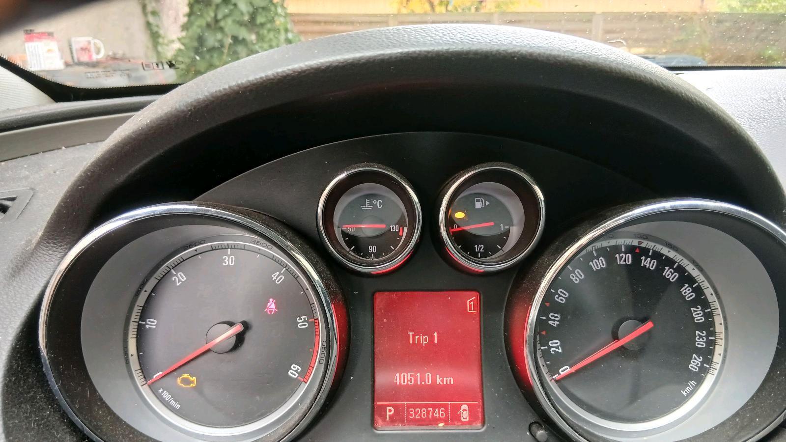 Opel Insignia 2010 — engine 136 HP (100kW)