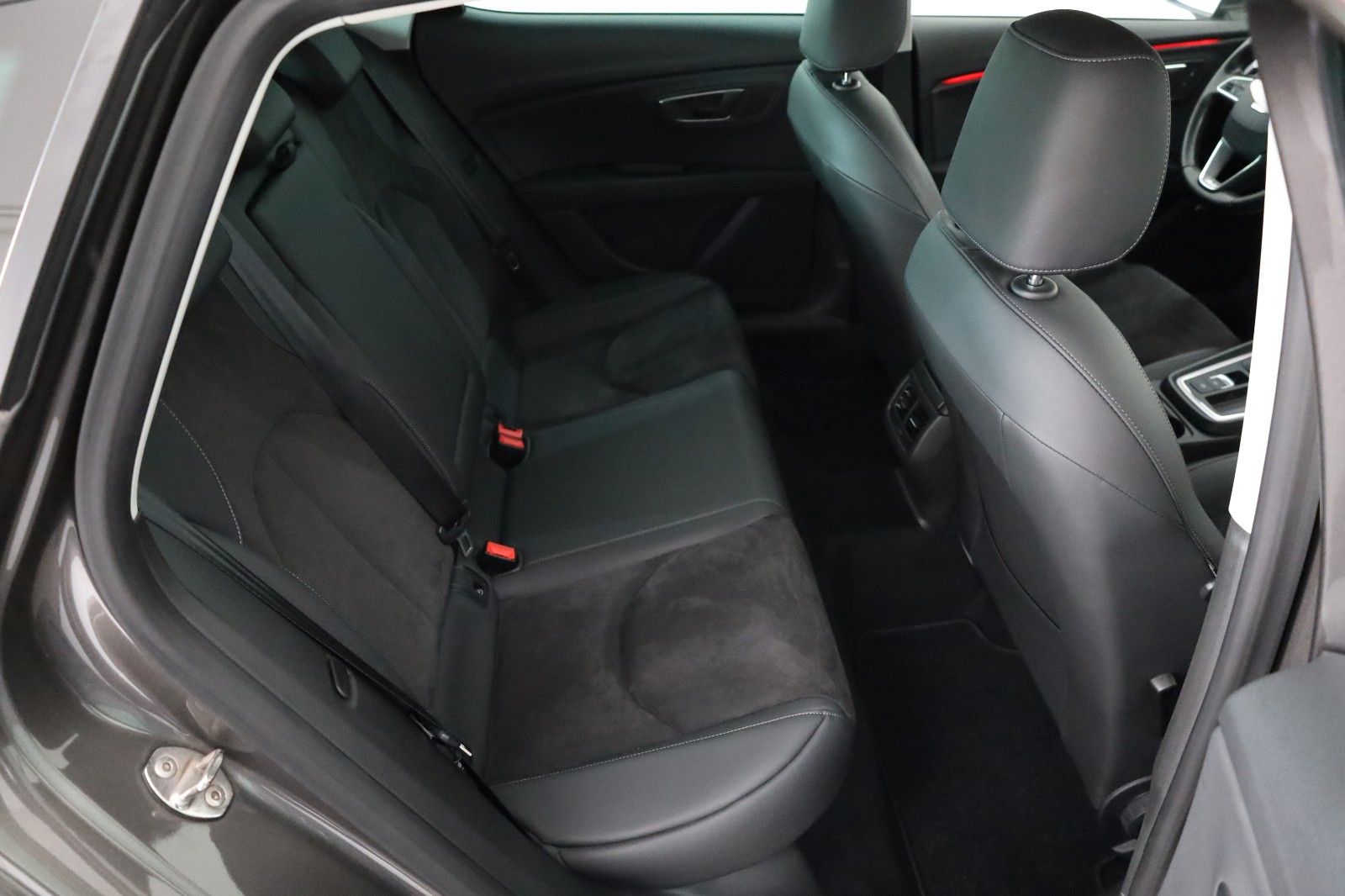 Fahrzeugabbildung SEAT Leon Xcellence T.Leder,SH,PDC,Allwetterreifen