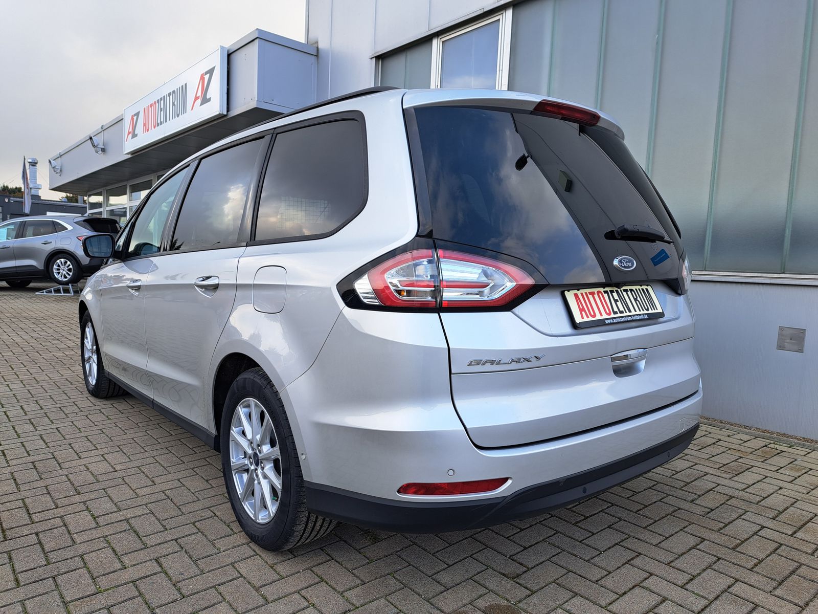 Fahrzeugabbildung Ford Galaxy 2.0 EcoBlue 7-SITZE AUTOMATIK PARK-ASSIST