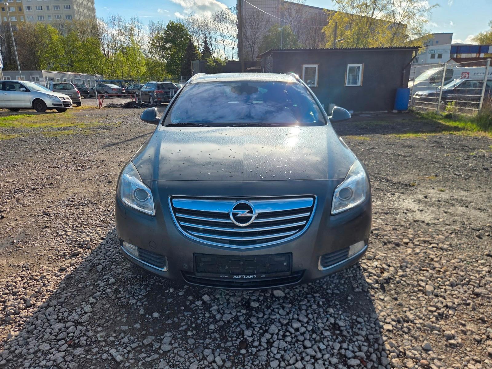 Opel Insignia A Sports Tourer Sport 4x4+AHK+TÜV NEU