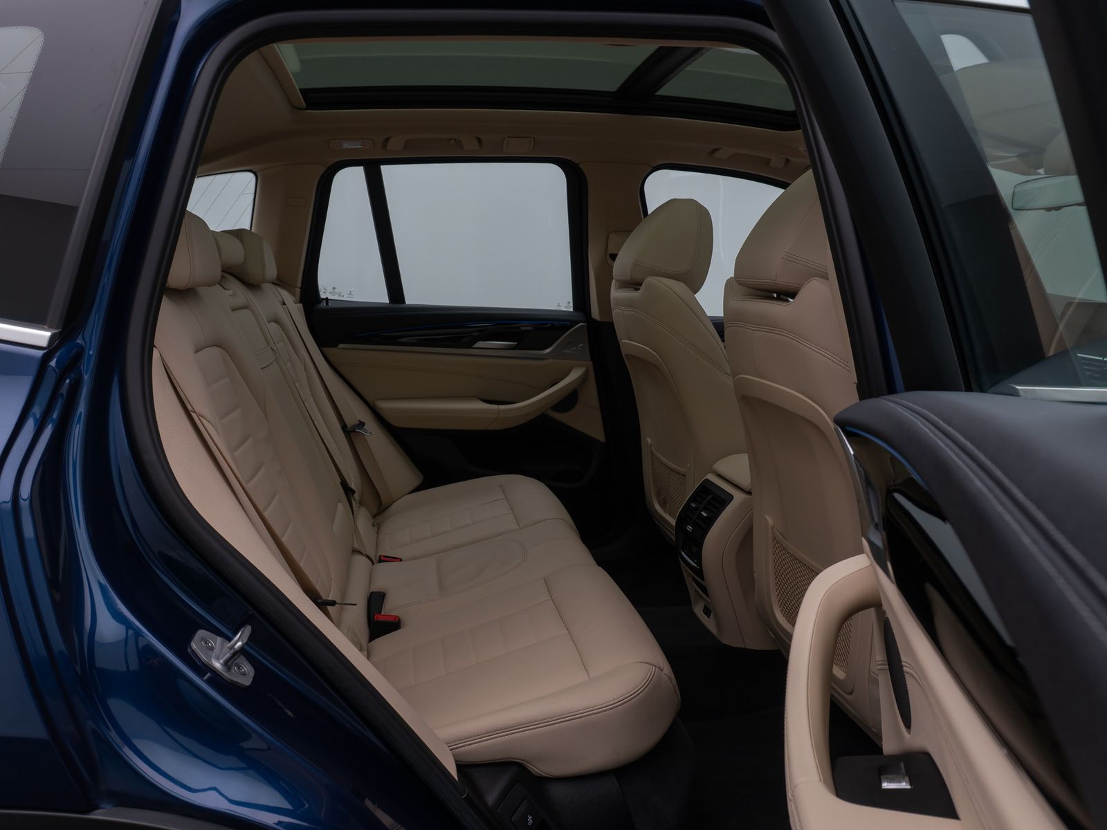 Fahrzeugabbildung BMW iX3 Impressive 360° ACC H/K Komfort DAB AHK 20"