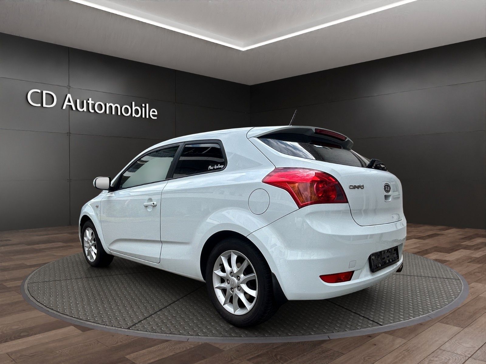 Fahrzeugabbildung Kia cee'd / Ceed 1.6 3Trg /Klima/TÜV AU 2Jahre neu/