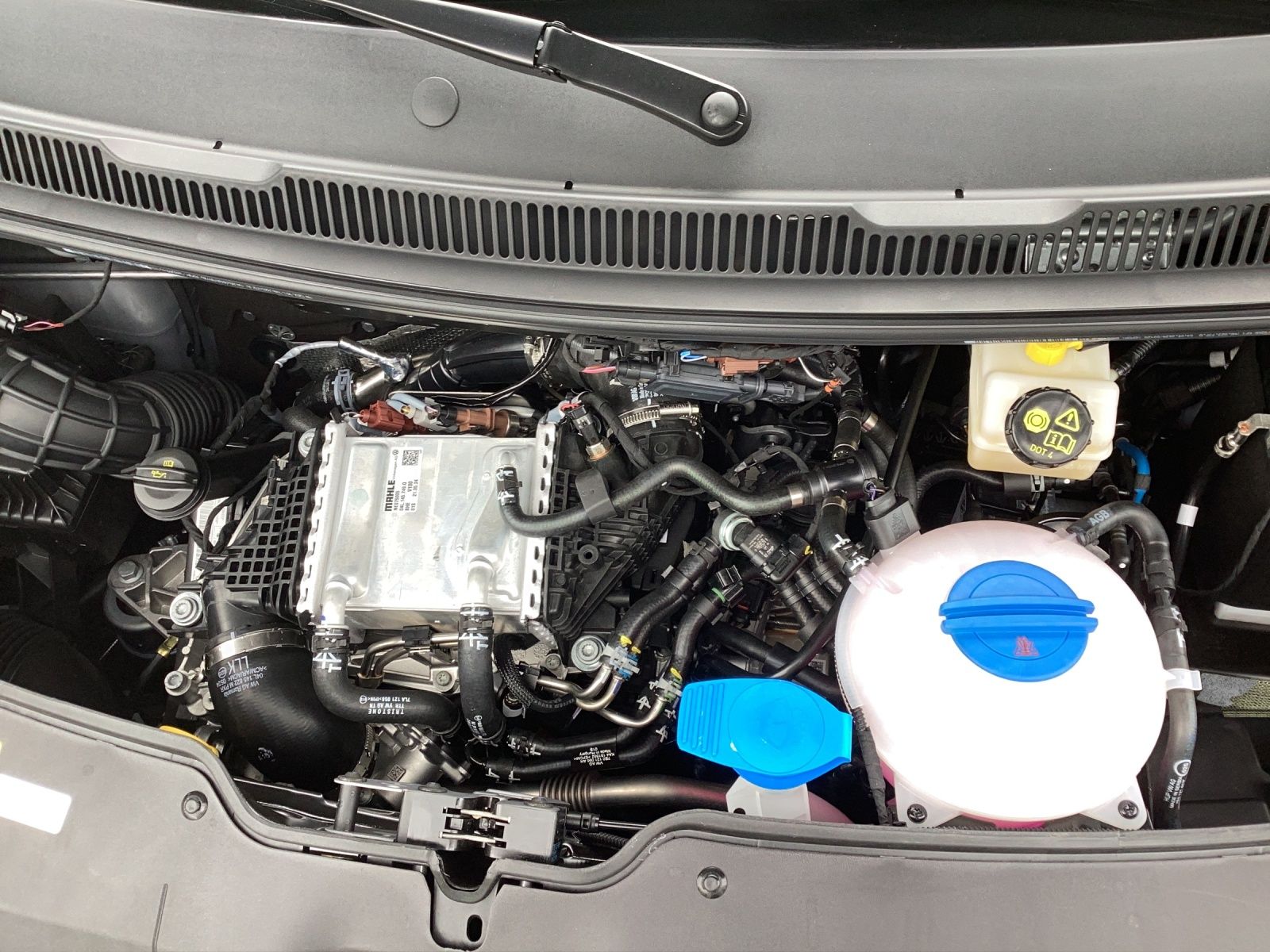 Fahrzeugabbildung Volkswagen T6 Kombi T6.1 TDI 9 Sitze LR LED SITZH. REAR VIE
