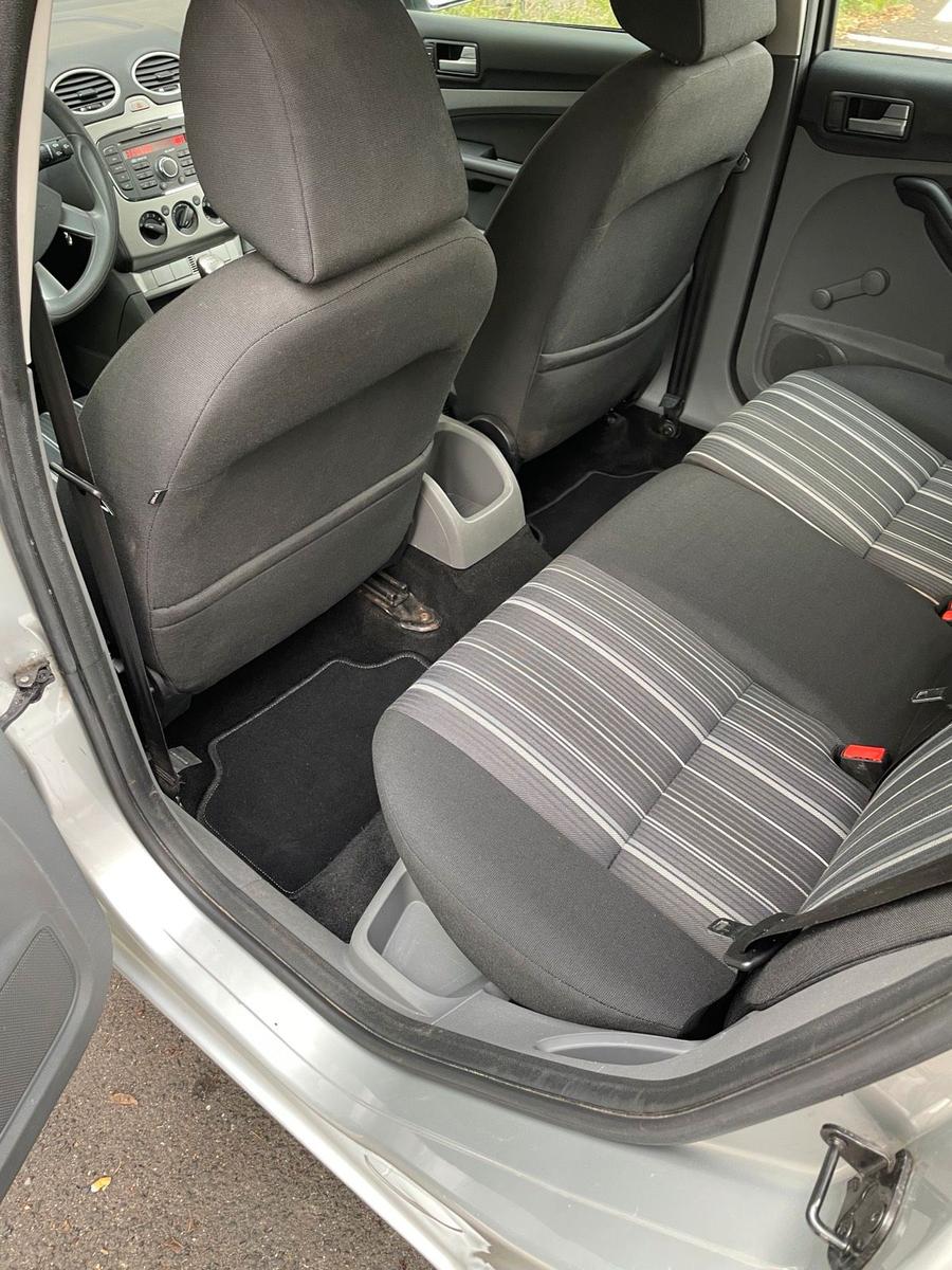 Ford Focus 2010 — photo 9