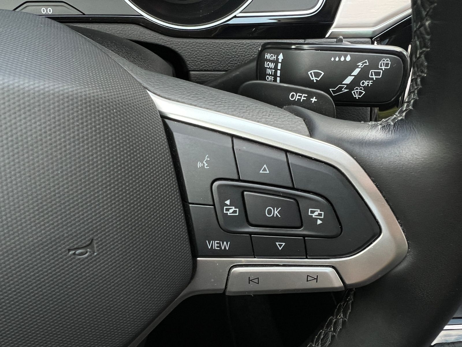 Fahrzeugabbildung Volkswagen Passat Variant Elegance 2.0 TDI DSG *AHK, IQ-Lig