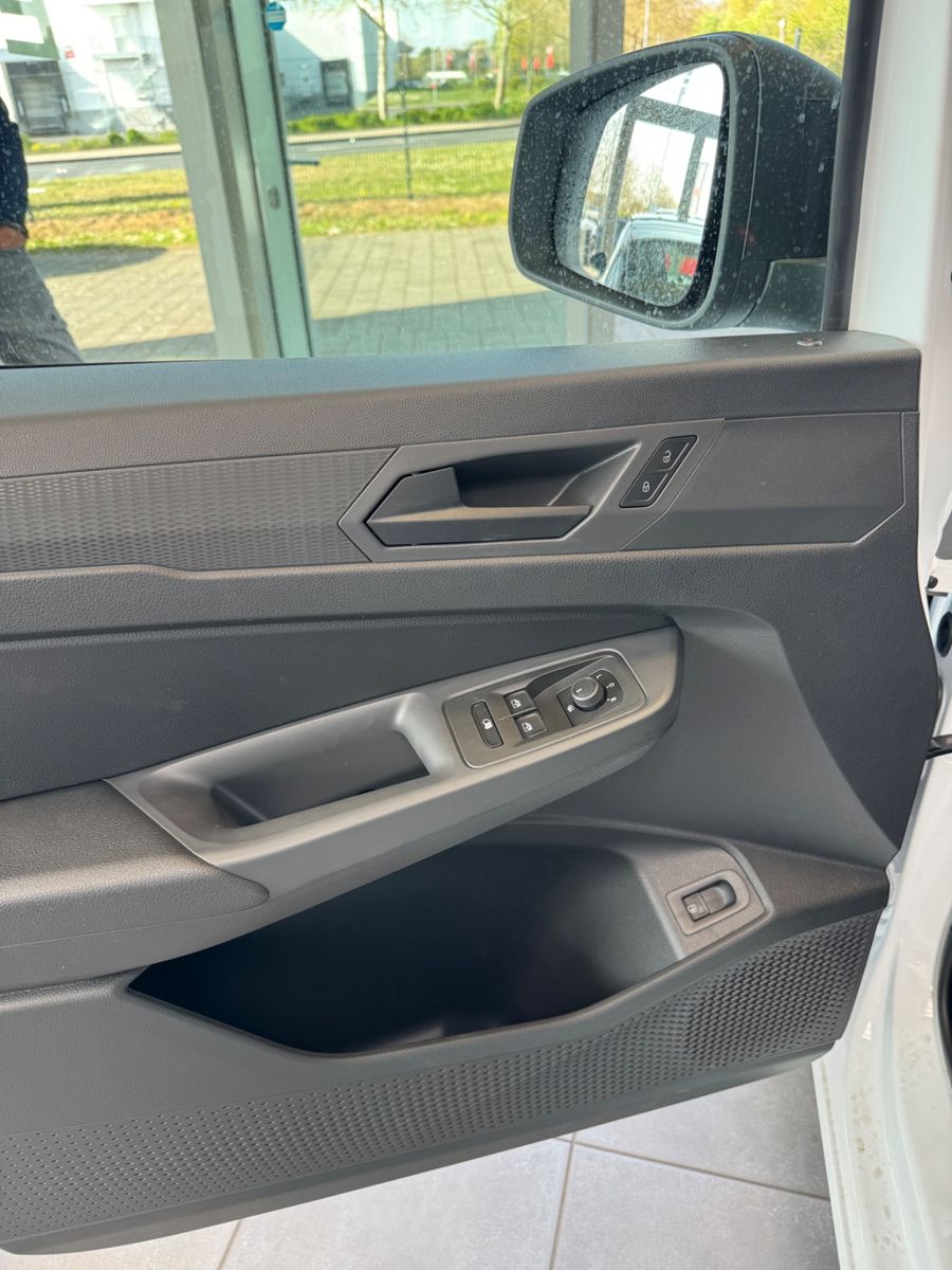 Fahrzeugabbildung Ford Transit Connect PHEV 1,5 Automatik/Sofort