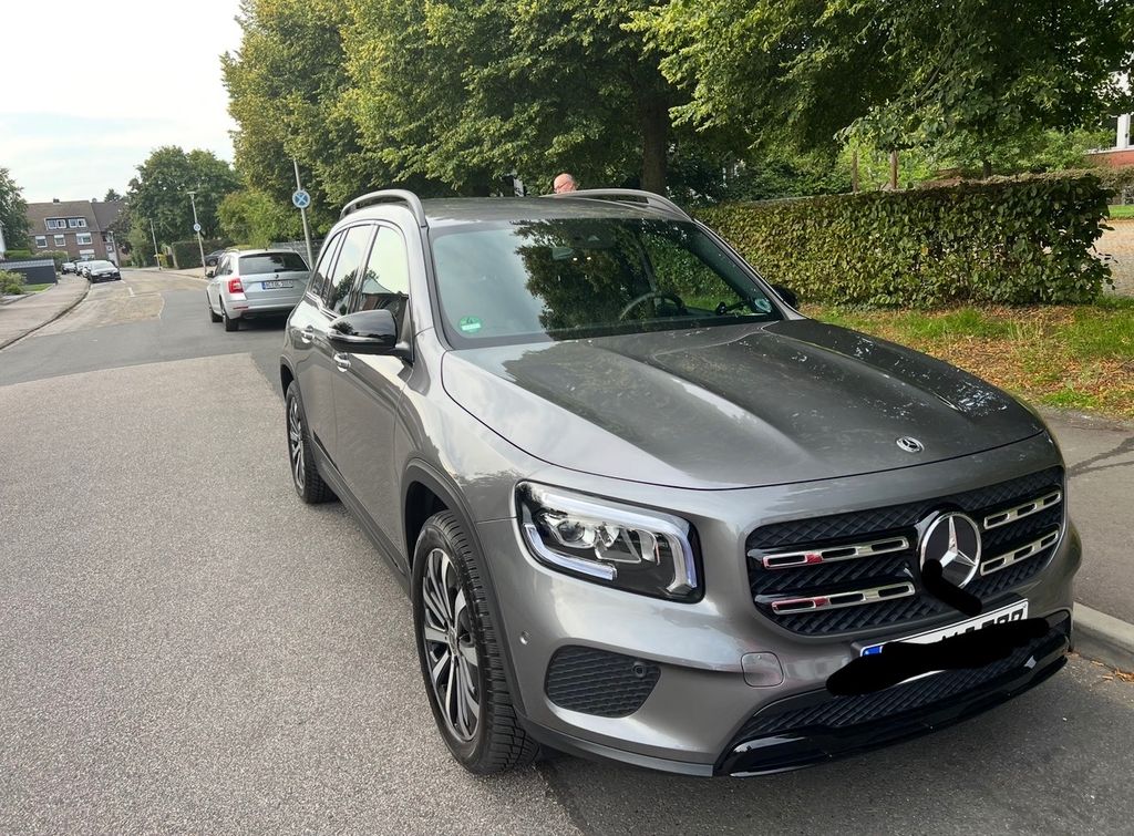 Image of Mercedes-Benz GLB 200