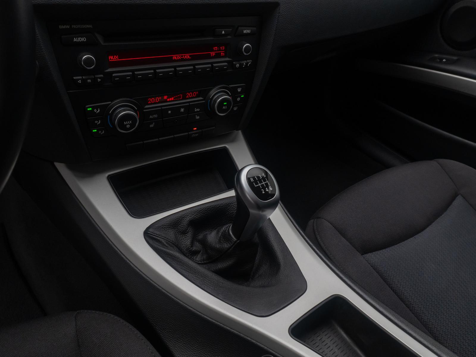 BMW 318 2012 — photo 22