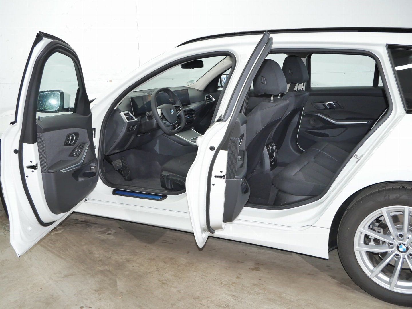 Fahrzeugabbildung BMW 318i |Komfortzugang |Sitzheizung |Parking Assist