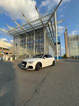 Audi RS3 Sportback SportAGA MMI LED VC AAC Leder - Audi RS3: Sportwagen