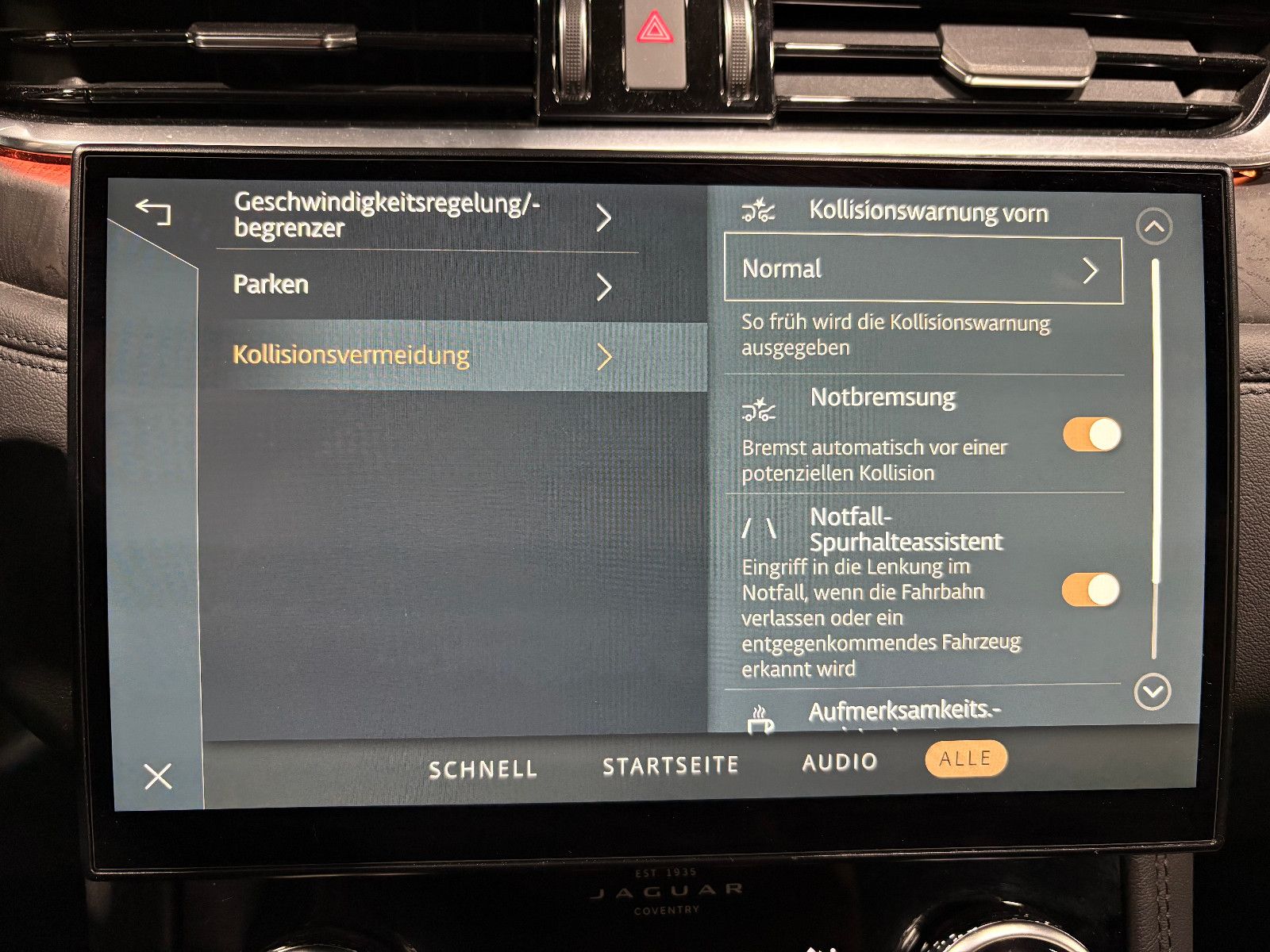 Fahrzeugabbildung Jaguar F-PACE SE AWD/D300/MEMORY/MASSAGE/APPLE/NAVI/KAM