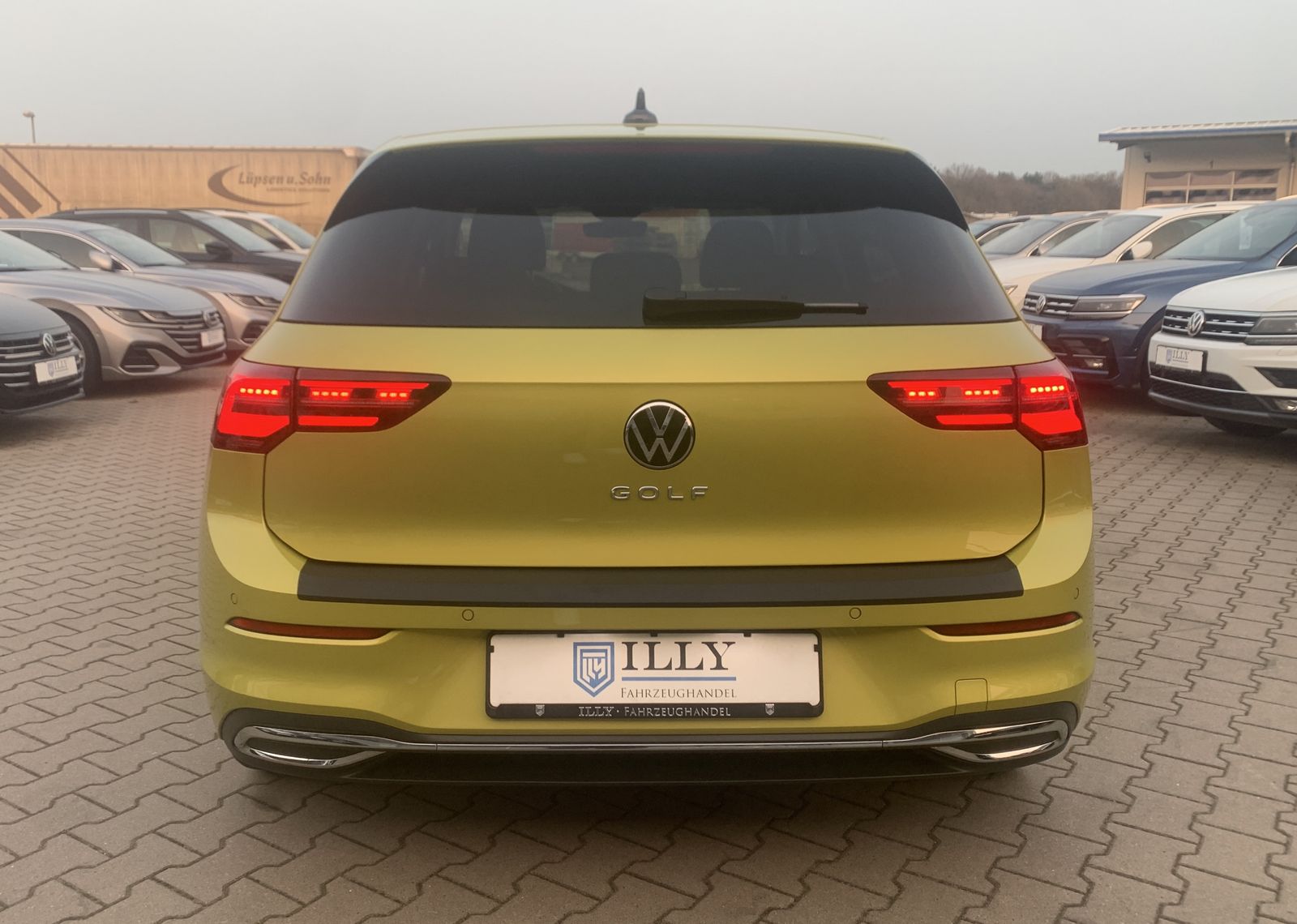 Fahrzeugabbildung Volkswagen Golf 2.0 TDI*Highline*AHK*STHZ*HeadUp*LED-Matrix