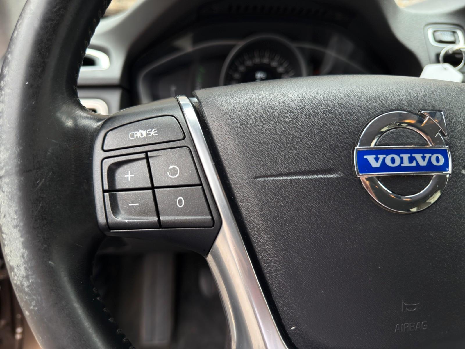 Volvo V70 D4 181 ch Summum • Cuir beige • GPS • Bi-Xénon • Webasto • Siège mémoire