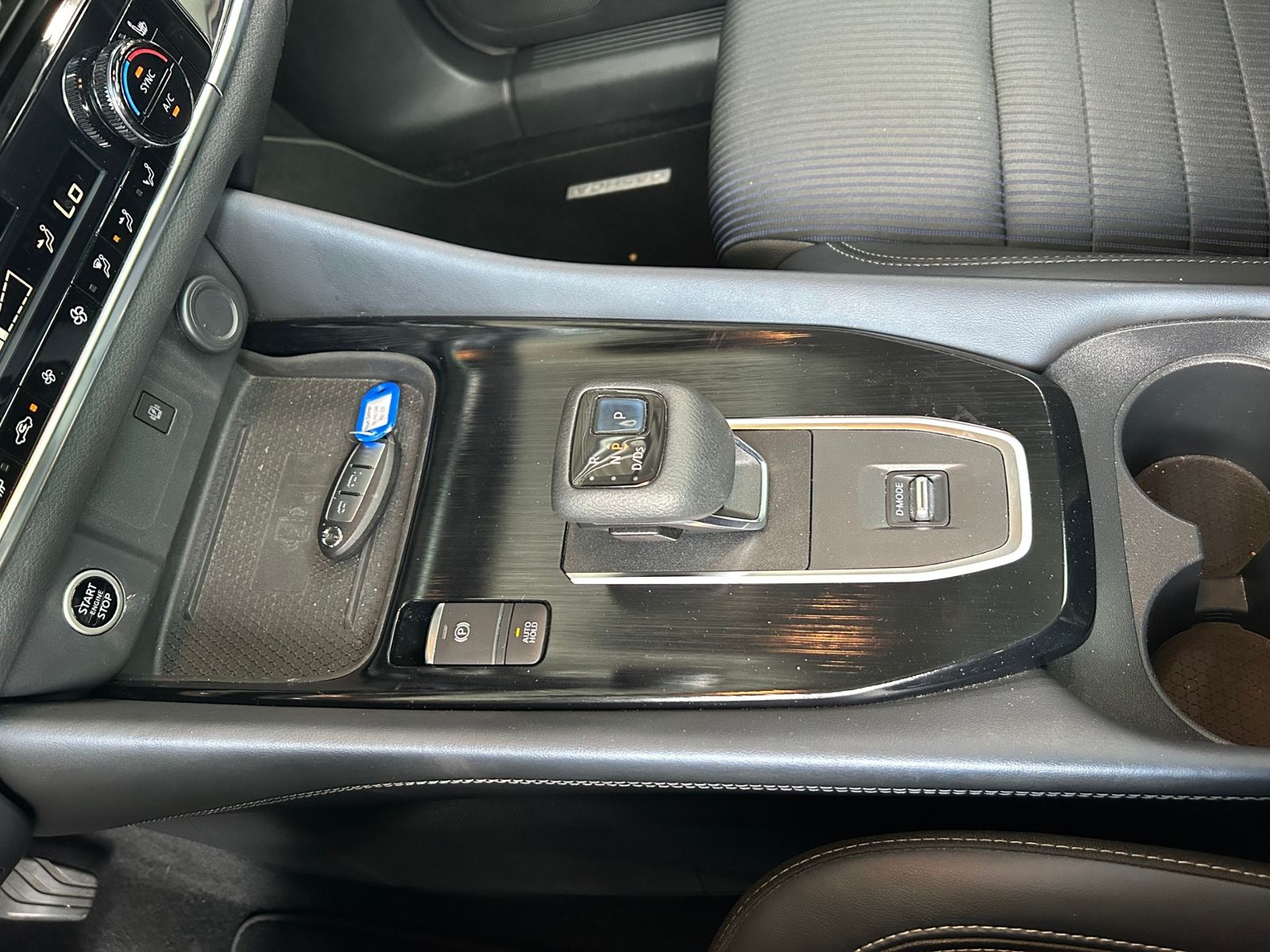 Fahrzeugabbildung Nissan Qashqai Premiere Edition PANO HUD 360° LED NAV