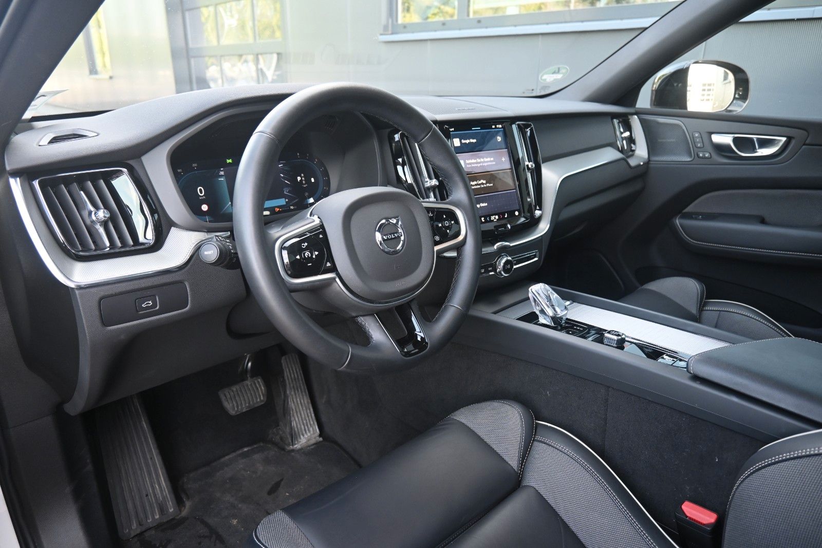 Fahrzeugabbildung Volvo XC60 B5 AWD Plus Dark*LED*PANO*360*H&K*BLIS