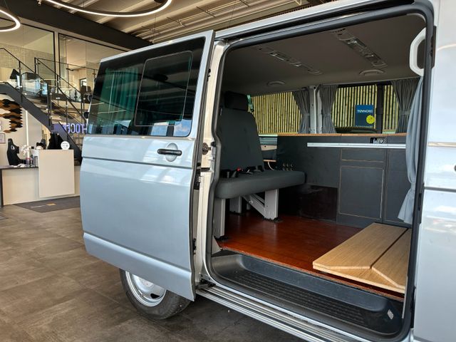 Volkswagen T5 *CAMPER*KÜCHE*BETT(aufklappbar)*ESSTISCH*AHK*