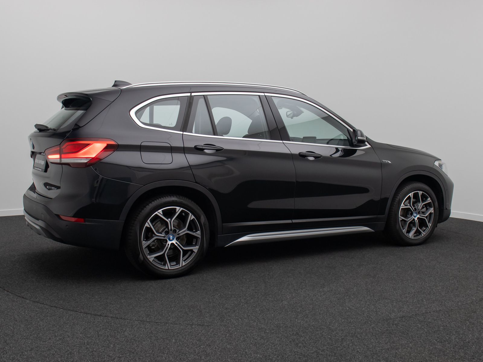 Fahrzeugabbildung BMW X1 xD25e xLine HUD DAB Parkassist Komfort Alarm