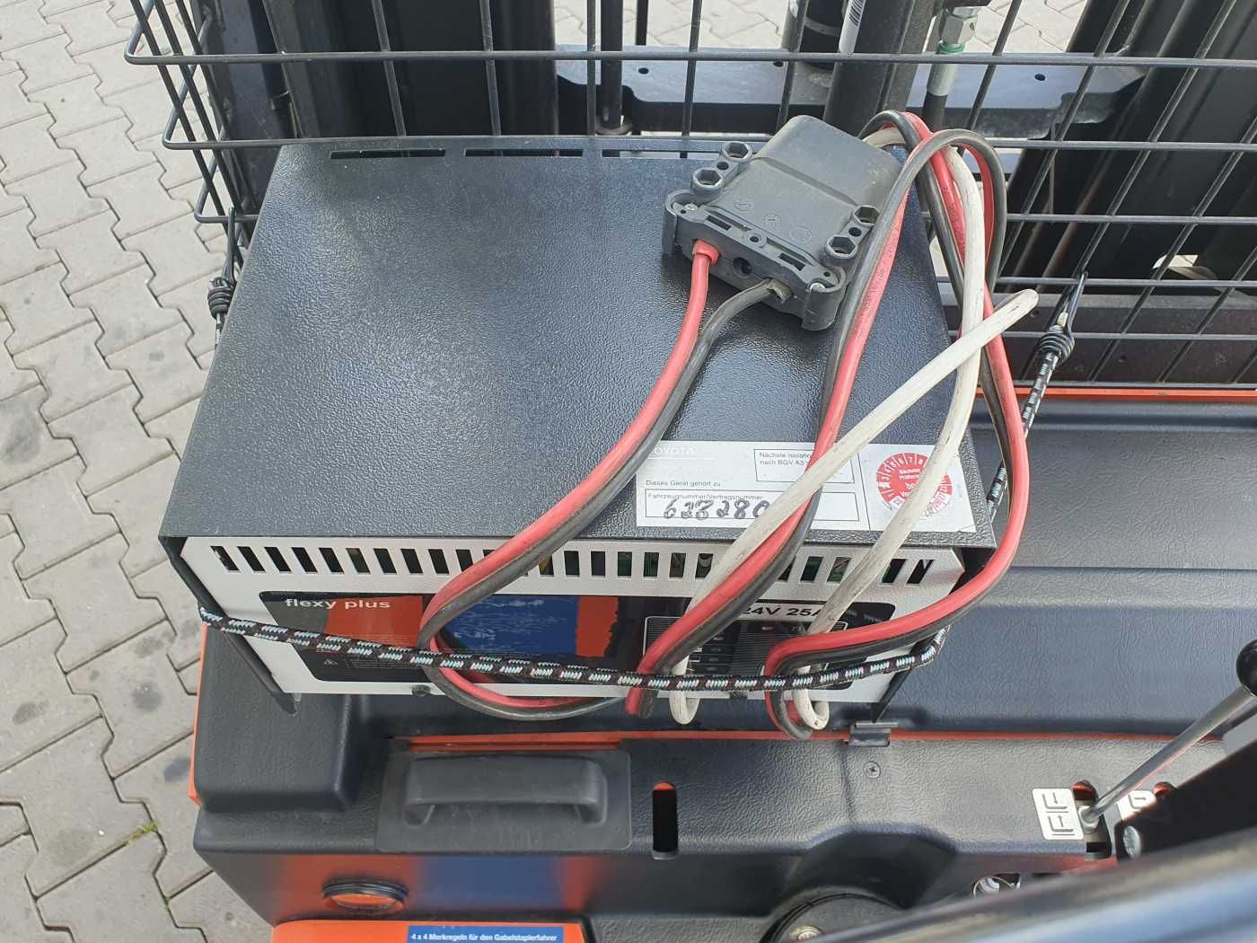 Fahrzeugabbildung Toyota RWE 120 / Schubmaststapler / Duplex:2.9m / 257h!