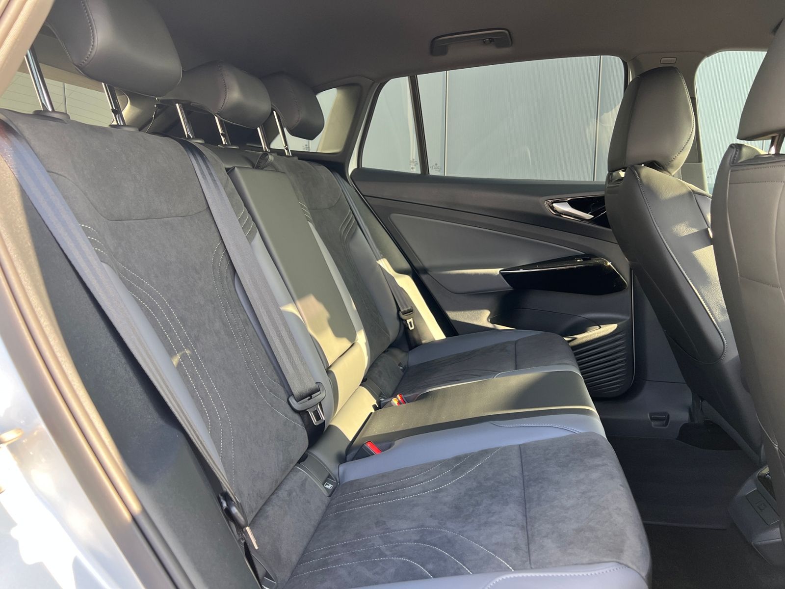 Fahrzeugabbildung Volkswagen ID.4 Pro 210 kW *Infotainment-Paket, Design-Pake