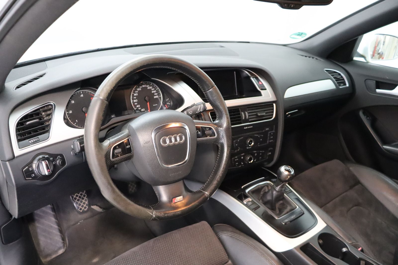 Fahrzeugabbildung Audi A4 2.0 TDI S line Avant * Sitzhzg. * Alcantara *