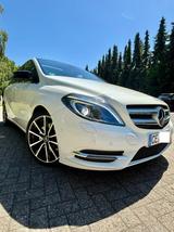 Mercedes-Benz B 250 211 PS, 240 Km/h,Xenon,AHK,Panorama,18 Z - Mercedes-Benz B-Class: Von Privat