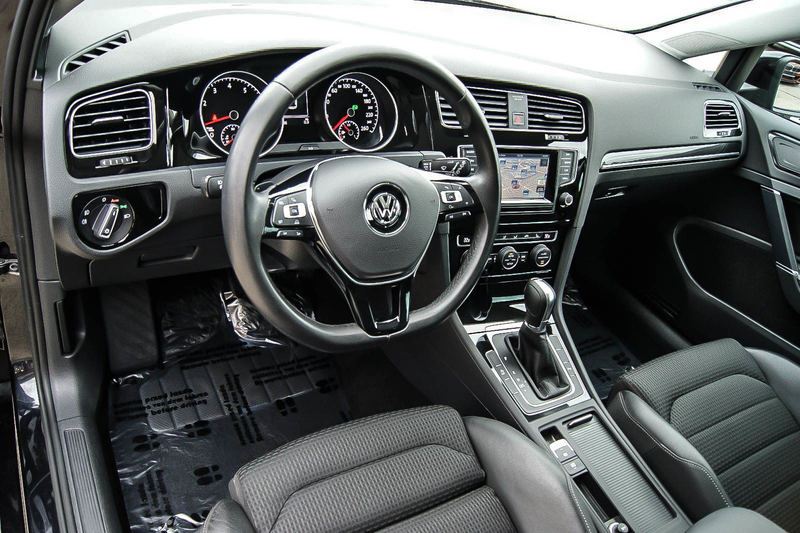 Fahrzeugabbildung Volkswagen Golf VII 1.4 TSI DSG Highl XENON PANORAMA KAMERA