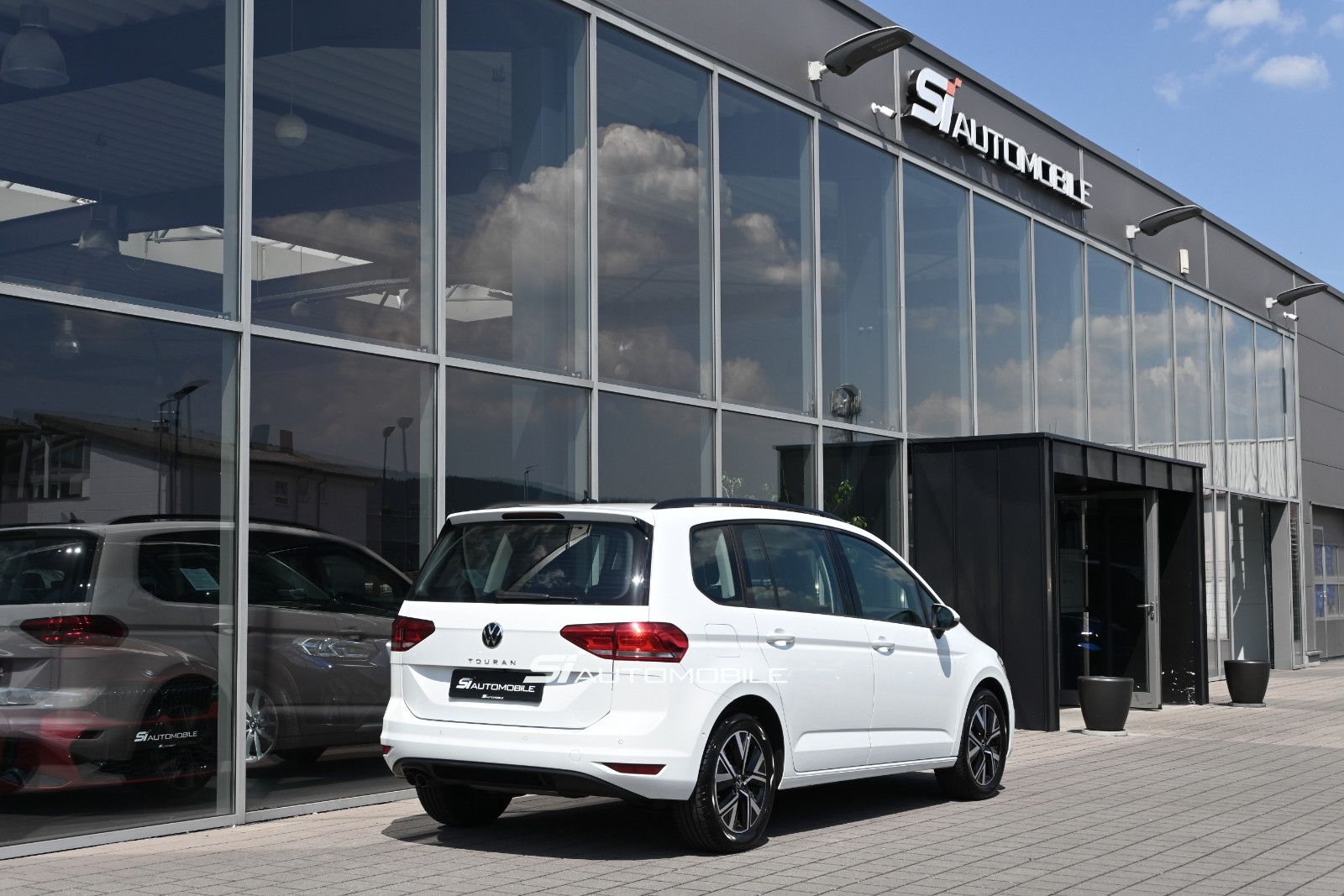 Fahrzeugabbildung Volkswagen Touran 2.0 TDI DSG °ACC°AHK°DYNAUDIO°7-SI°STHZ°