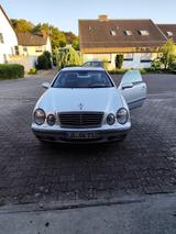 Mercedes-Benz CLK 320 - Scheckheft-gepflegter Garagenwagen - Mercedes-Benz 320 in Stuttgart