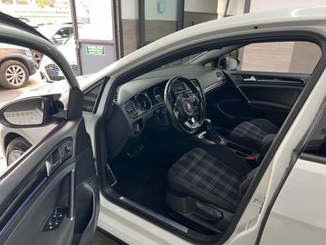Volkswagen Golf - 7