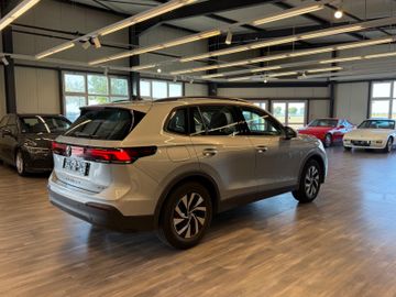 Volkswagen Tiguan - 5