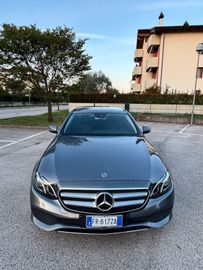Mercedes E 200 - 4