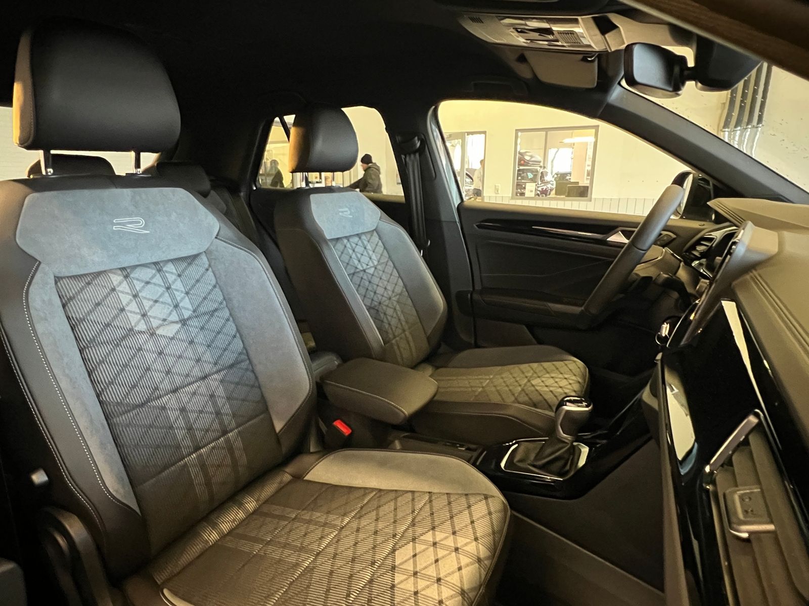 Fahrzeugabbildung Volkswagen T-Roc R-Line 1.5 TSI DSG *Black Style,AHK,Navi*