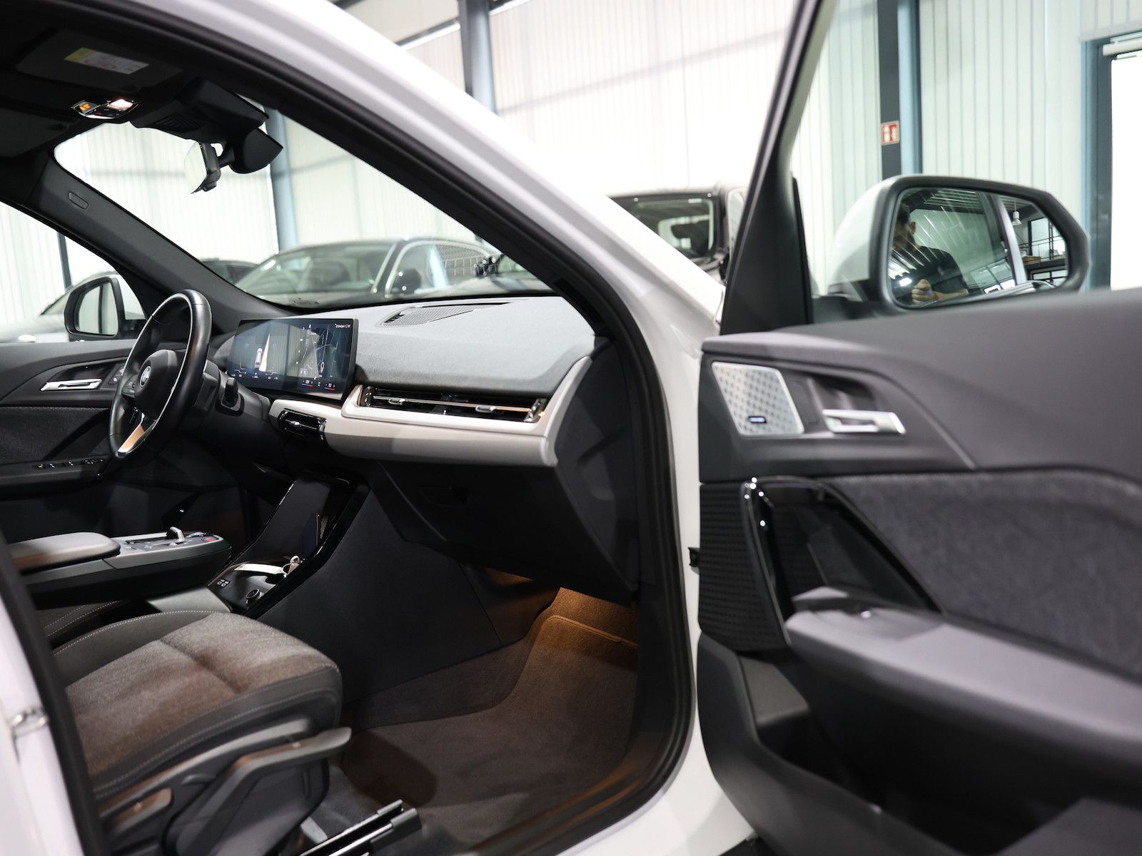 BMW iX1 30 xDrive 95,7% PREMIUM / HARMAN/KARDON, LED foto 22