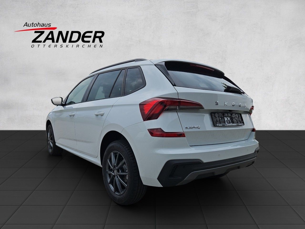 Fahrzeugabbildung SKODA Kamiq Selection TSI DSG MATRIX LED AHK uvm.