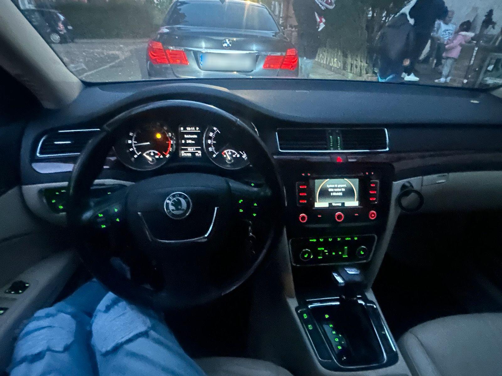 Skoda Superb 2010 — фото 10