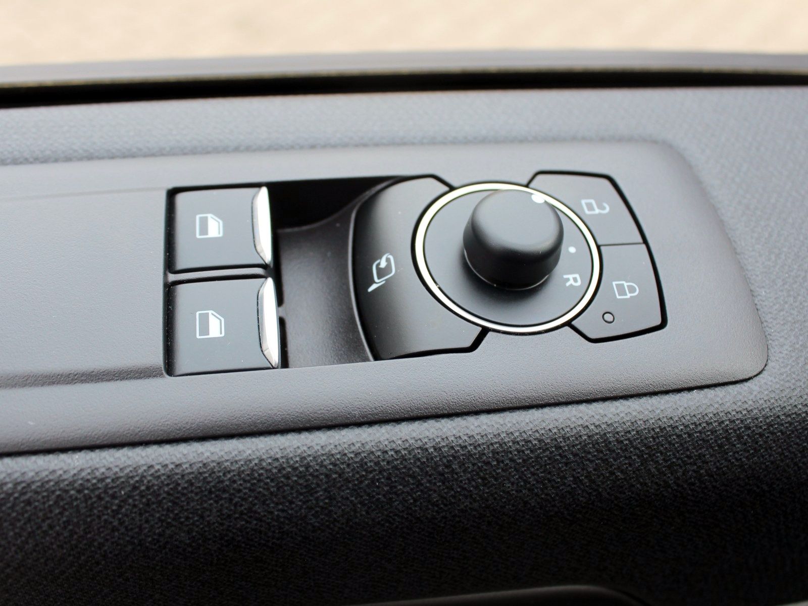 Fahrzeugabbildung Ford Tourneo Custom Plug-in Hybrid 340 L1 Titanium