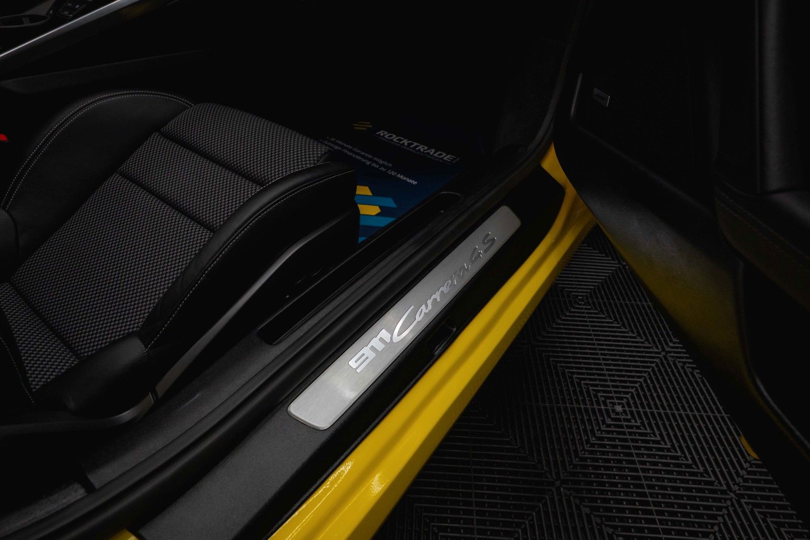 Fahrzeugabbildung Porsche 992 911 Carrera 4 S Sport-Chrono *Pano*LED*BOSE*