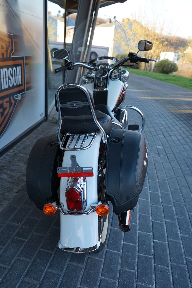 Fahrzeugabbildung Harley-Davidson Softail Deluxe 88CUI - Twin Cam - Neuwertig