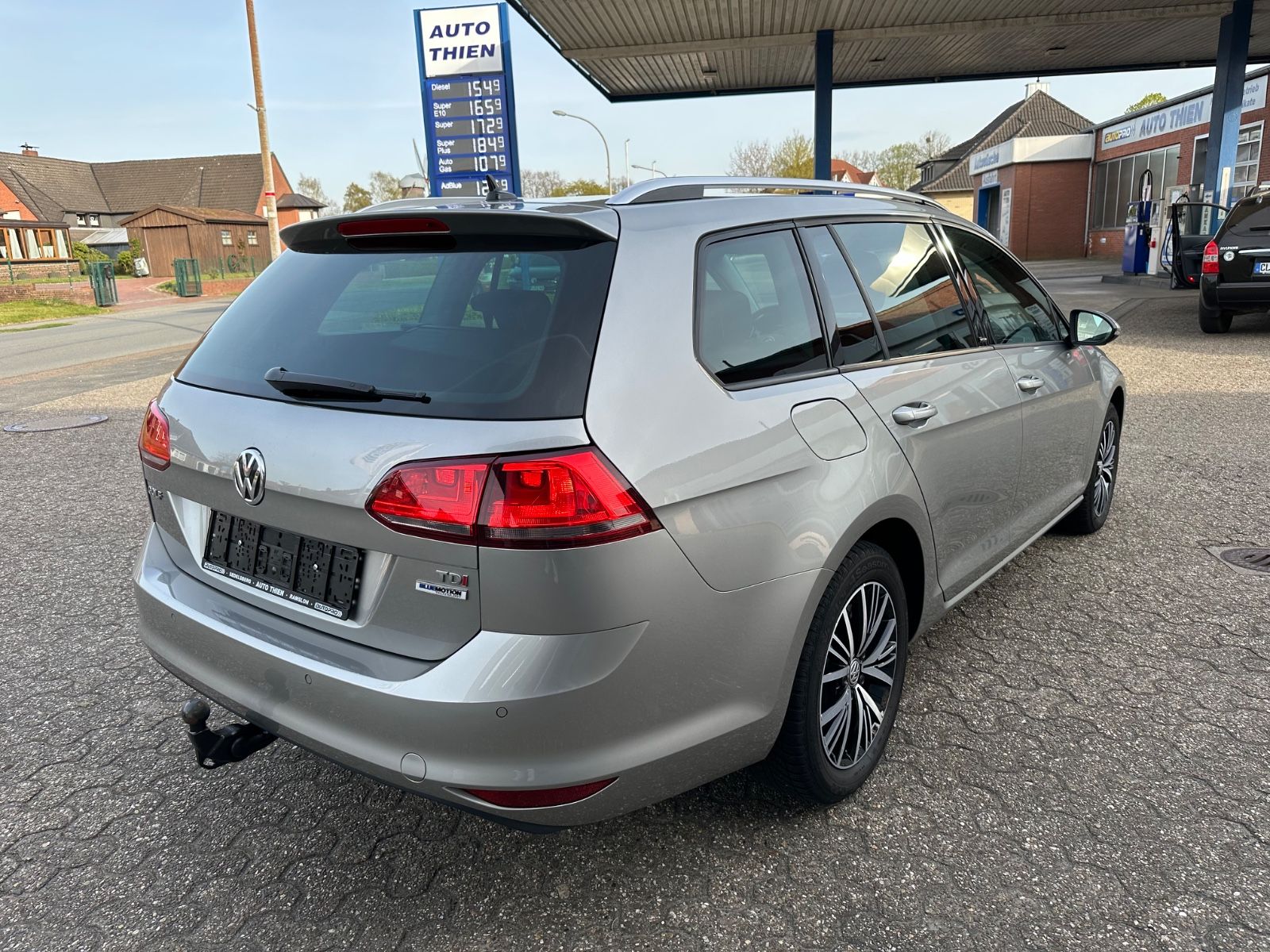 Fahrzeugabbildung Volkswagen Golf VII Variant 1.6 TDI Allstar AHK/Navi/SHZG