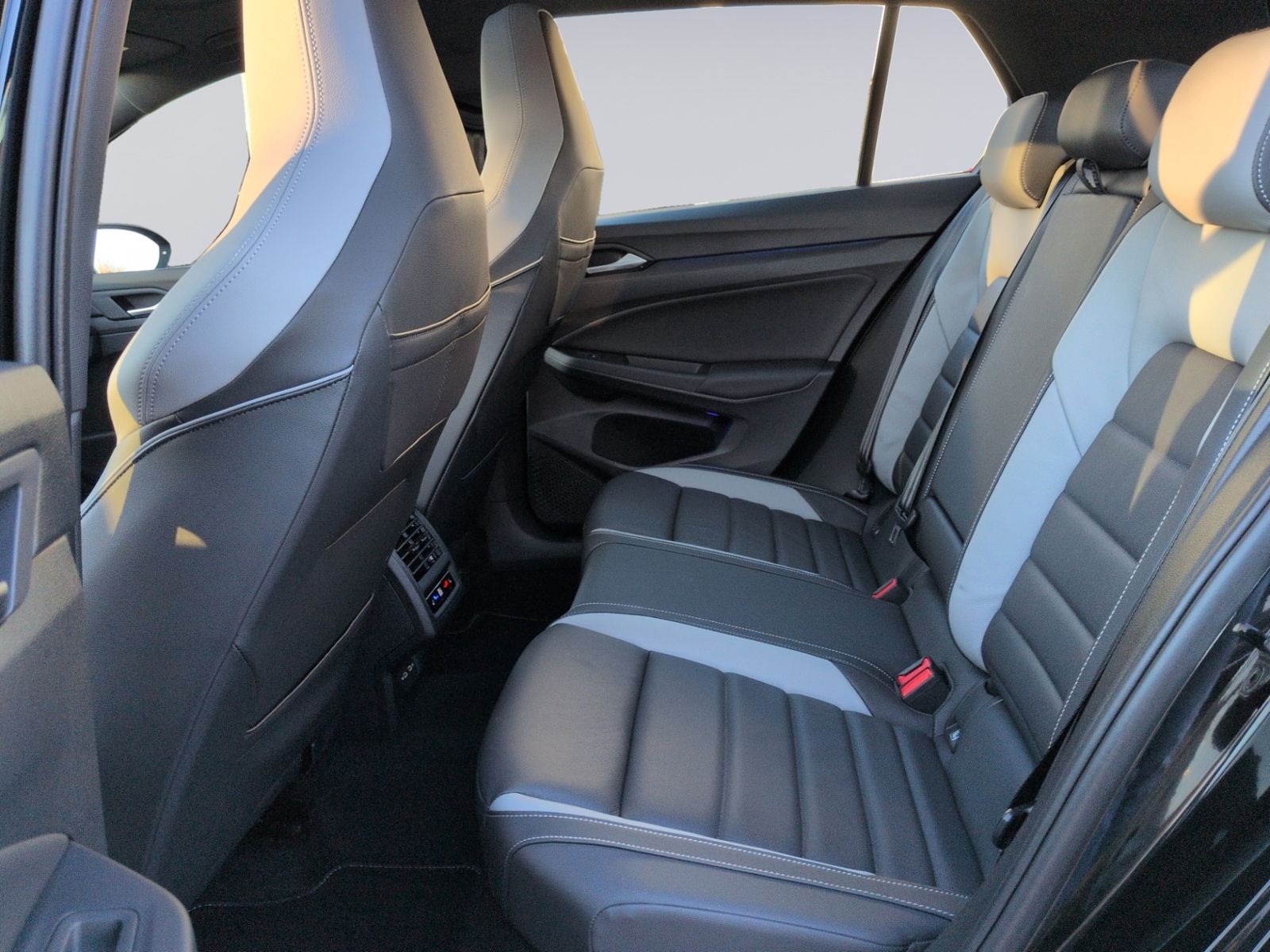 Golf VIII GTD STHZ+LEDER+PANO+