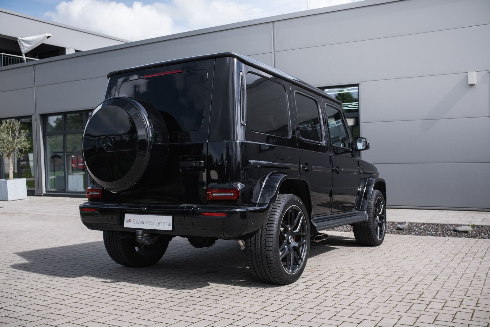 Fahrzeugabbildung Mercedes-Benz G 63 AMG-Perform.Paket-Superior-NightP.-Carbon