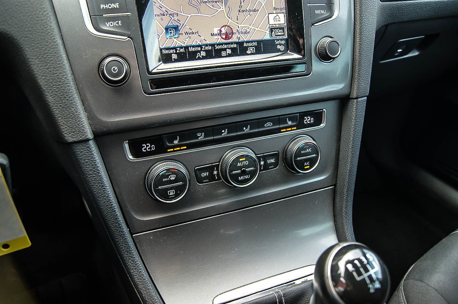 Fahrzeugabbildung Volkswagen Golf VII 1.6 TDI Lounge Bi-XENON NAVIGATION PDC