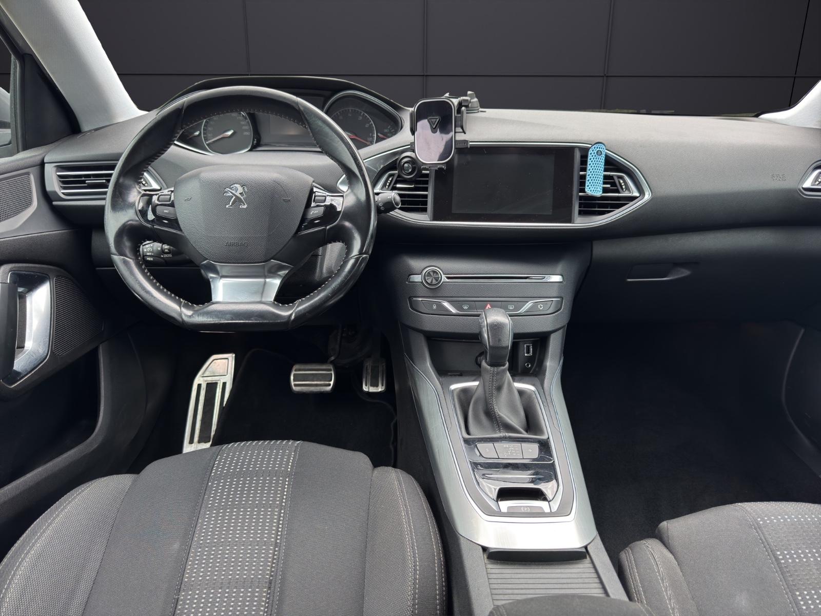 Peugeot 308 2015 — фото 18