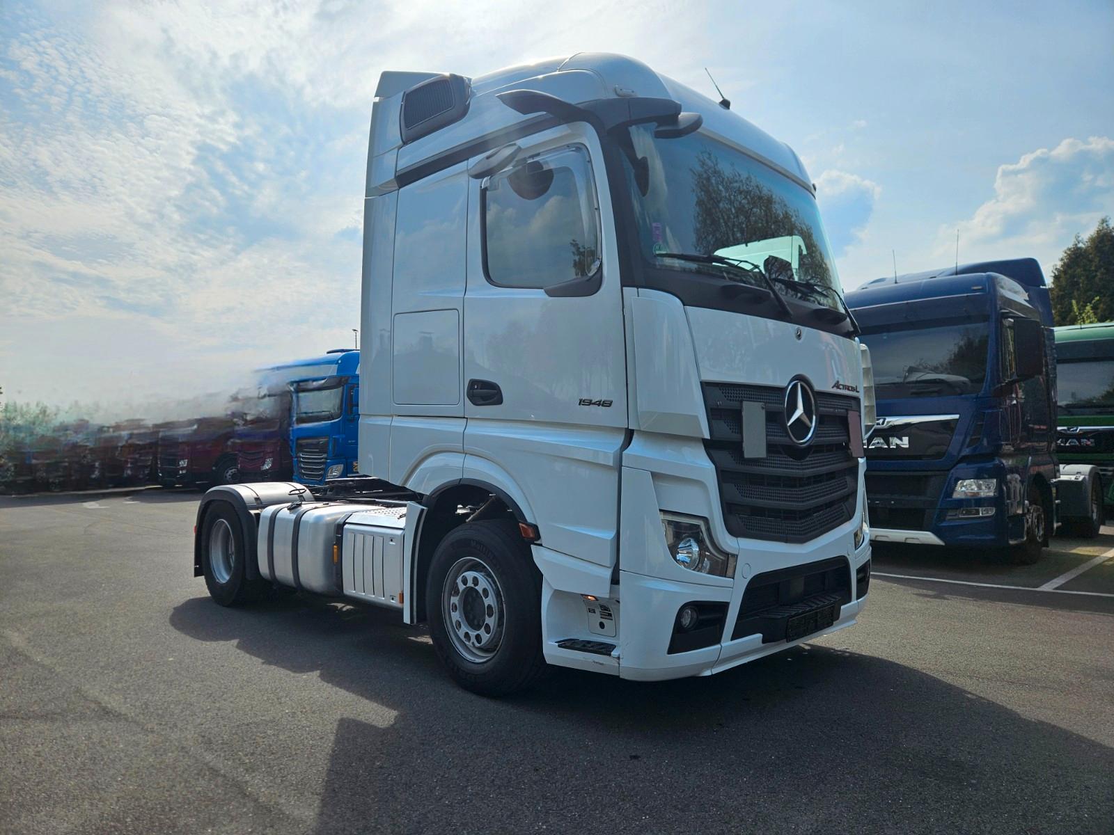 Mercedes-Benz second-hand | Camion semiremorcă second-hand | mobile.de