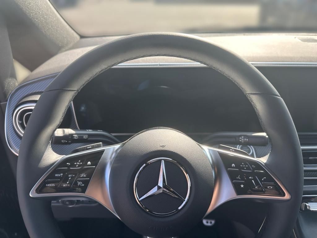 Fahrzeugabbildung Mercedes-Benz V 300 d 4MATIC STYLE Lang AIRMATIC AMG PANO STHZ
